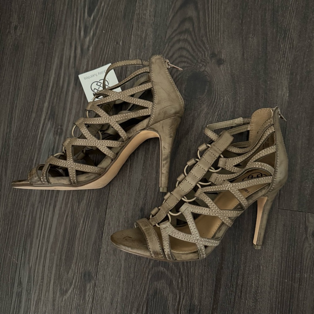 Brand New Daisy Fuentes Heels - Brown/Taupe in Size 6
